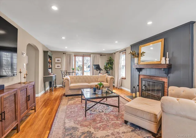 5th image of 140 Cadman Ave, Babylon, NY 11702 | MLS# 985315