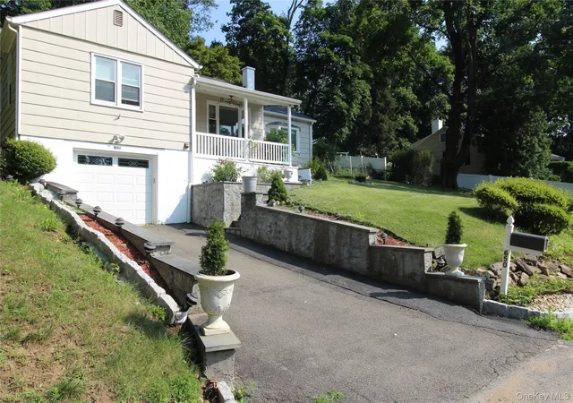 Photo 2 of Single family home for sale at 650 Warren Ave, Mount Pleasant, NY 10594 | MLS# 985362 | Listing updated on 2026-09-01
