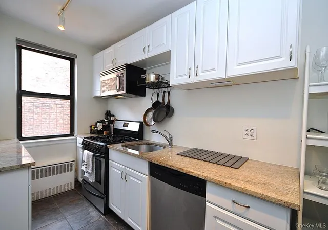 Homes for sale in Eastchester, NY | 142 Garth Rd #1A, Eastchester, NY 10583 | MLS# 985374