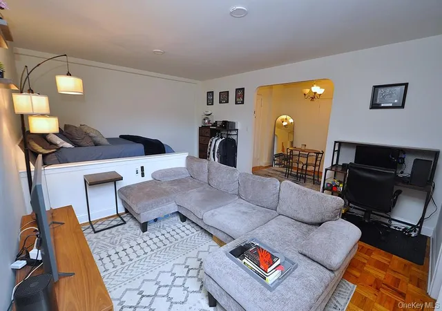 Homes for sale in Eastchester, NY | 142 Garth Rd #1A, Eastchester, NY 10583 | MLS# 985374