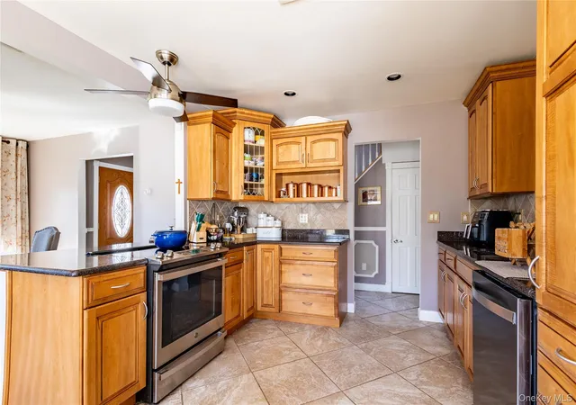 5th image of 17 Wanda Ter, Farmingville, NY 11738 | MLS# 985376