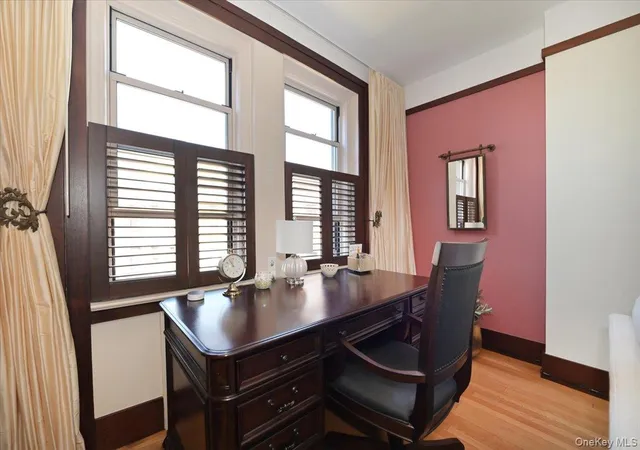 3rd image of 8 Barstow Rd, North Hempstead, NY 11030
