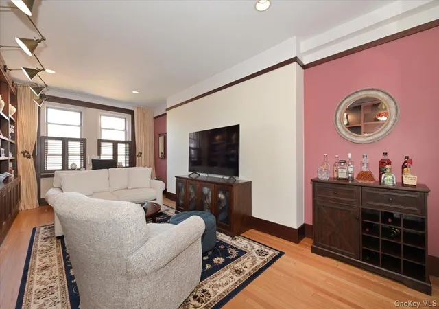 5th image of 8 Barstow Rd, North Hempstead, NY 11030