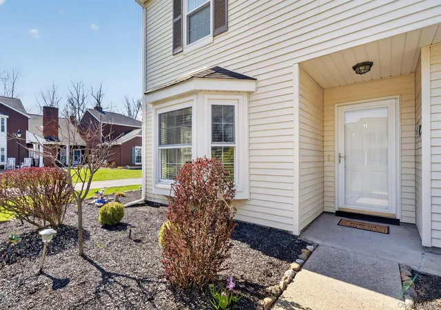 2nd image of 49 Candlestick Ct, Warwick (town), NY 10990 | MLS# 985400