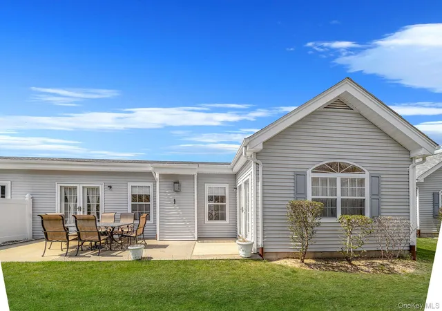5th image of 485 Woodscreek Ct, Moriches, NY 11955 | MLS# 985436