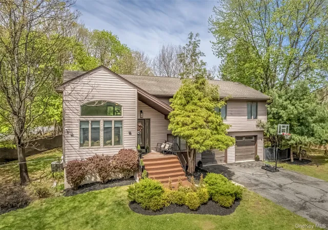 1st image of 1 San Giacomo Dr, New Windsor, NY 12553 | MLS# 985453