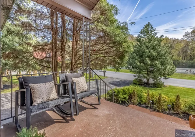3rd image of 1 San Giacomo Dr, New Windsor, NY 12553 | MLS# 985453