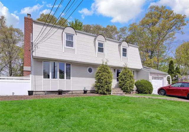 3rd image of 11 Hollo Dr, Holbrook, NY 11741 | MLS# 985473