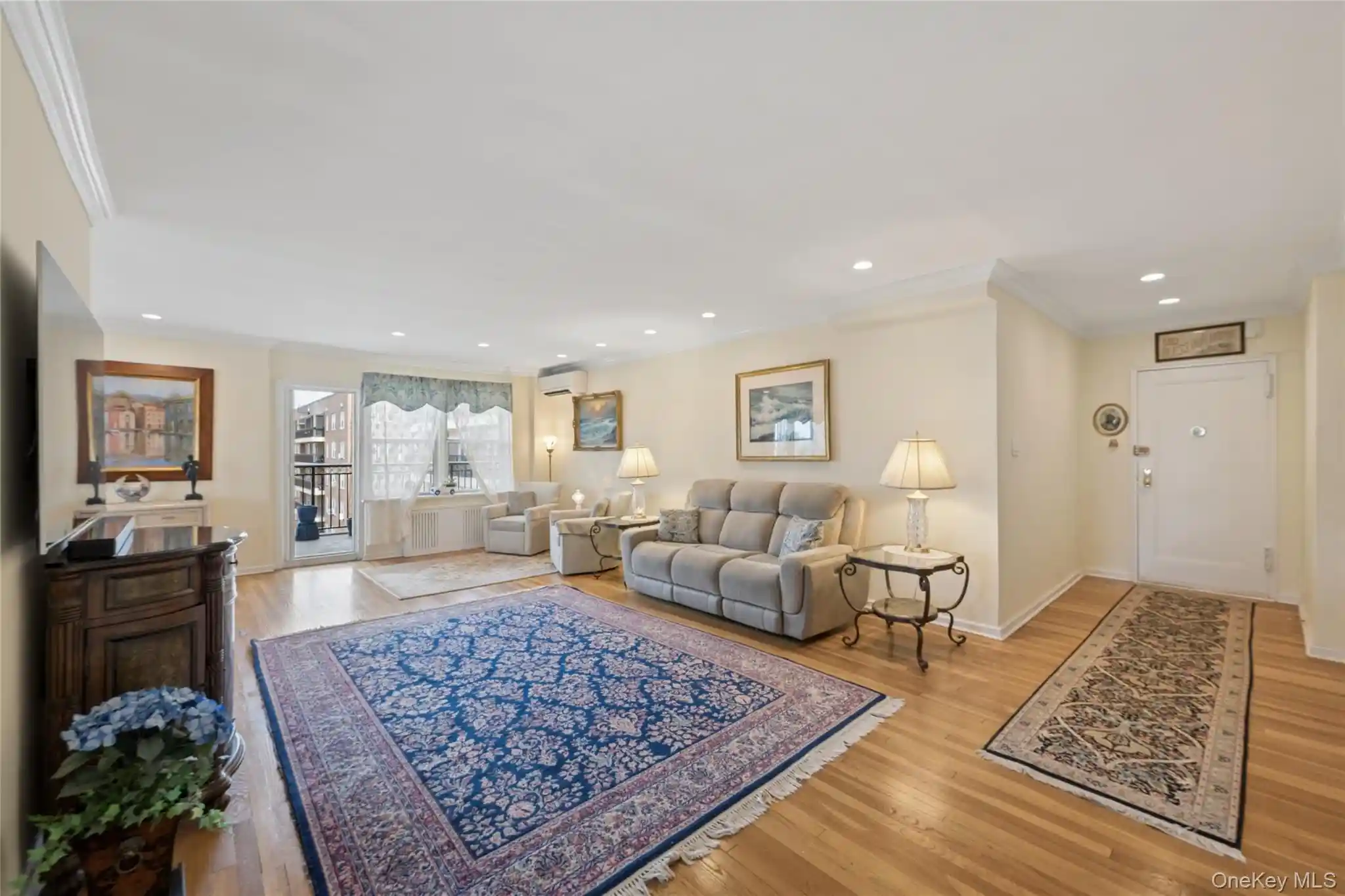 Listing Photo 2 - Condo for sale in 162-01 Powells Cvs Blvd located at 162-01 Powells Cvs Blvd, New York City, NY 11357 - Unit #5G