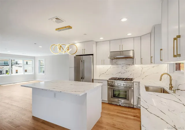 5th image of 237 Mott St, Oceanside, NY 11572 | MLS# 985593