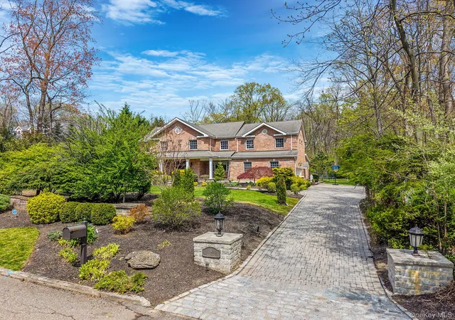 Photo 1 of Sale Pending at 9 Arista Ct, Huntington, NY 11746 | MLS# 985596 | Listing updated on 2026-05-15