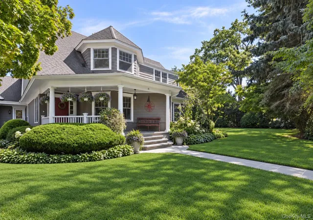 Single family home for sale at 16 Middle Dr, North Hempstead, NY 11030 | MLS# 985610