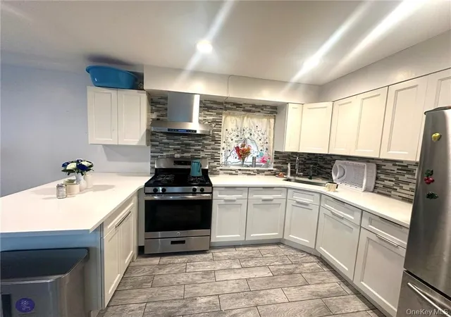 Listing Photo 4 - Condo for sale in building located at 15 Bay 20th St, Brooklyn, NY 11214