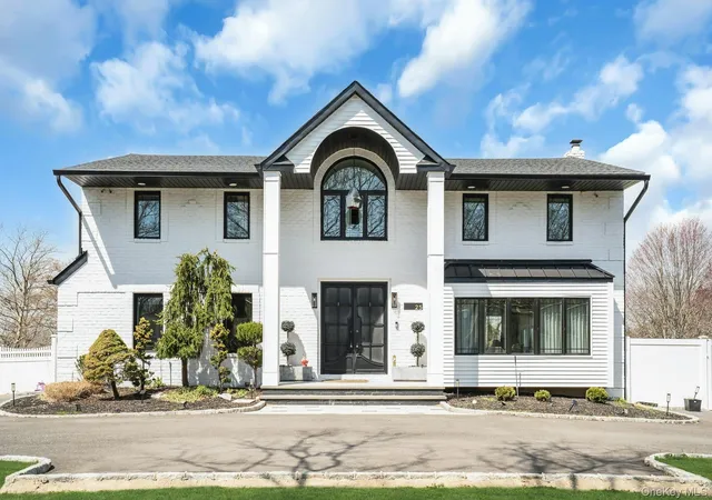 1st image of 25 Quintree Ln, Huntington, NY 11747 | MLS# 985667