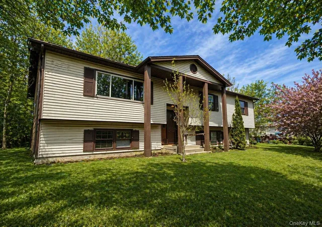 Photo 1 of Sale Pending at 11 Innington Ct, Clarkstown, NY 10977 | MLS# 985692 | Listing updated on 2026-06-19