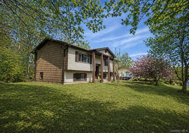 Photo 2 of Sale Pending at 11 Innington Ct, Clarkstown, NY 10977 | MLS# 985692 | Listing updated on 2026-06-19