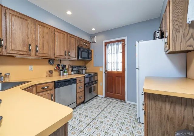 Photo 3 of Sale Pending at 26 Pebble Ln, Hempstead, NY 11756 | MLS# 985699 | Listing updated on 2026-10-09
