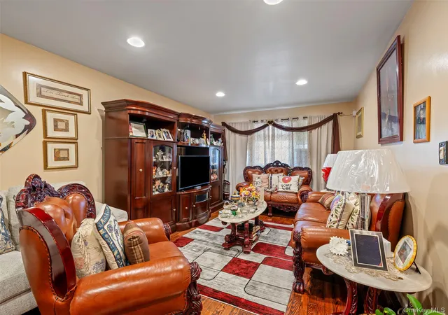 5th image of 710 Saint Ouen St, New York, NY 10470 | MLS# 985700