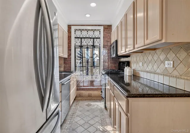 Homes for sale in White Plains, NY | 20 N Broadway, White Plains, NY 10605