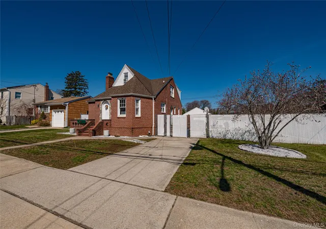23rd image of 70 Bristol St, Lindenhurst, NY 11757 | MLS# 985781
