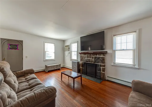 3rd image of 70 Bristol St, Lindenhurst, NY 11757 | MLS# 985781