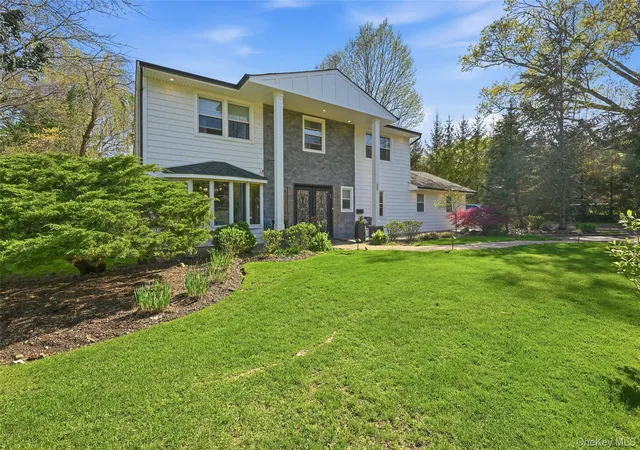 Photo 4 of Single family home for sale at 35 Elm Dr, North Hempstead, NY 11576 | MLS# 985800 | Listing updated on 2026-09-06