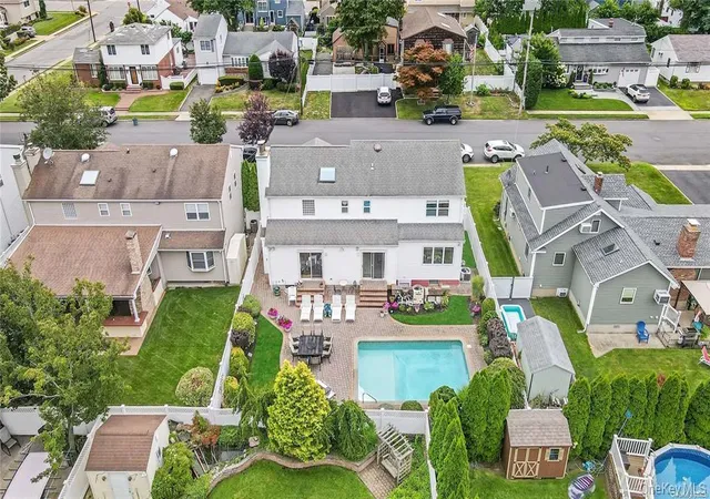 2nd image of 132 Atlantic Ave, Massapequa Park, NY 11762 | MLS# 985809