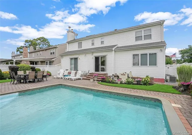 3rd image of 132 Atlantic Ave, Massapequa Park, NY 11762 | MLS# 985809