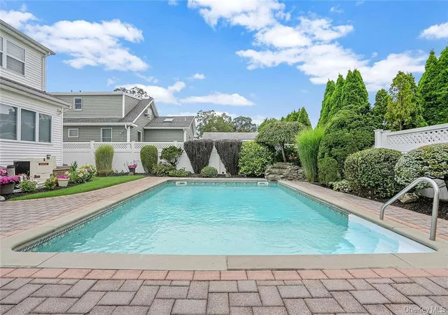 4th image of 132 Atlantic Ave, Massapequa Park, NY 11762 | MLS# 985809