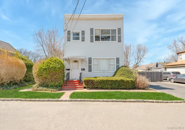 1st image of 183 S 7th St, Lindenhurst, NY 11757 | MLS# 985810