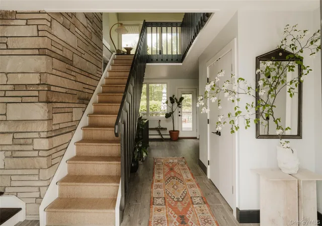 3rd image of 18 Scenic Dr, Hyde Park, NY 12538 | MLS# 985816