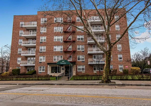 Homes for sale in Mount Vernon, NY | 415 Gramatan Ave #1C, Mount Vernon, NY 10552 | MLS# 985823