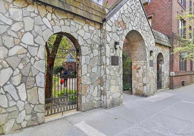 3rd image of 4220 Kissena Blvd #E18, New York, NY 11355 | MLS# 985844