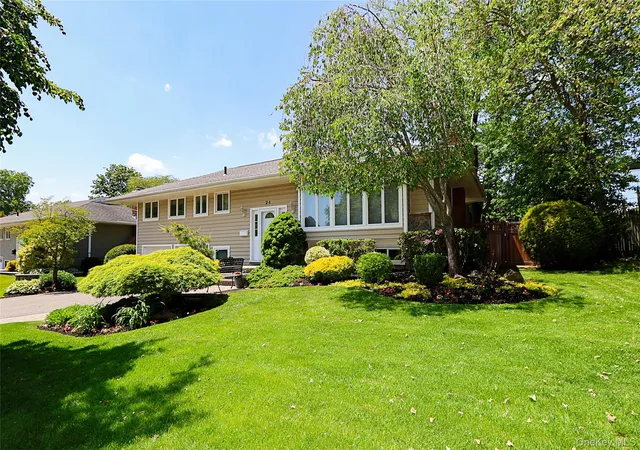 2nd image of 24 Tad Ln, Oyster Bay, NY 11804 | MLS# 985879
