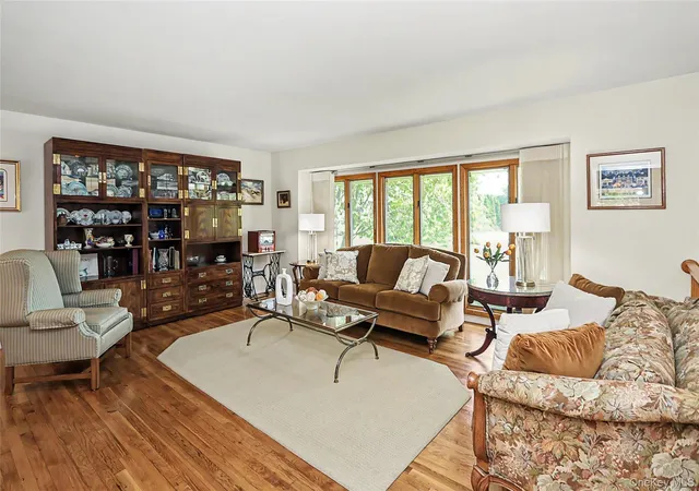 3rd image of 24 Tad Ln, Oyster Bay, NY 11804 | MLS# 985879