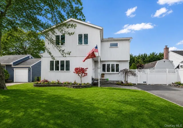 Photo 1 of Sale Pending at 44 E End Ave, Oyster Bay, NY 11801 | MLS# 985922 | Listing updated on 2026-09-19