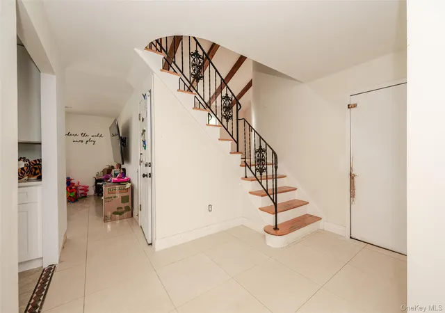 Photo 3 of Single family home for sale at 122 Clinton Ave, Brookhaven, NY 11776 | MLS# 985948 | Listing updated on 2026-10-03