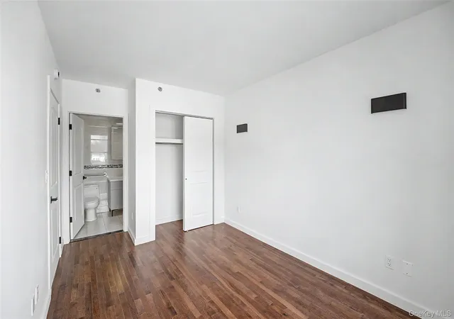 4th image of 13621 Latimer Pl, New York, NY 11354