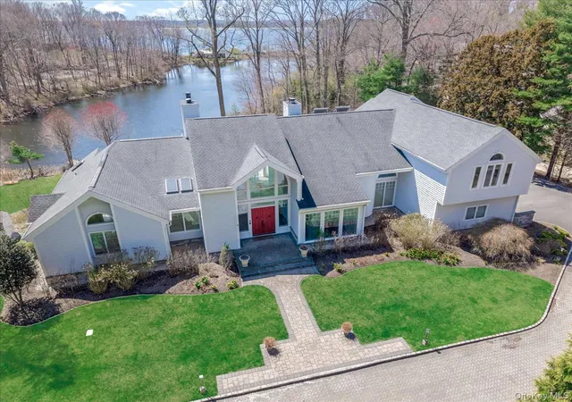 3rd image of 19 Mallard Dr, Huntington, NY 11743 | MLS# 986062