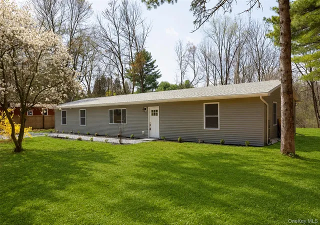 1st image of 7 Eckelman Dr, Hyde Park, NY 12538 | MLS# 986077