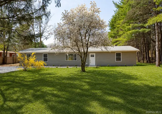 2nd image of 7 Eckelman Dr, Hyde Park, NY 12538 | MLS# 986077