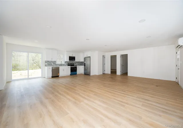 4th image of 7 Eckelman Dr, Hyde Park, NY 12538 | MLS# 986077
