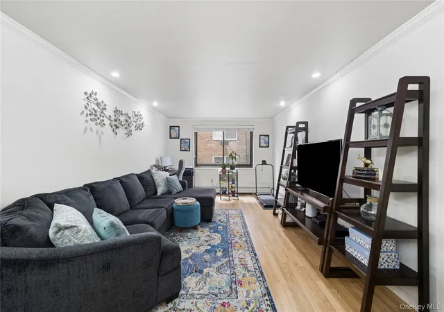 Homes for sale in Greenburgh, NY | 100 E Hartsdale Ave #3FE, Greenburgh, NY 10530 | MLS# 986115