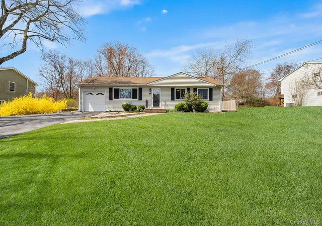 Photo 3 of Sale Pending at 3453 Flanders Dr, Yorktown, NY 10598 | MLS# 986119 | Listing updated on 2026-08-19