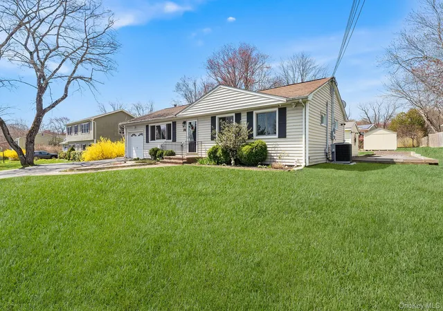 Homes for sale in Yorktown, NY | 3453 Flanders Dr, Yorktown, NY 10598 | MLS# 986119