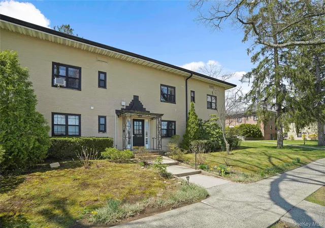 Homes for sale in Eastchester, NY | 1209 California Rd #2R, Eastchester, NY 10709 | MLS# 986128