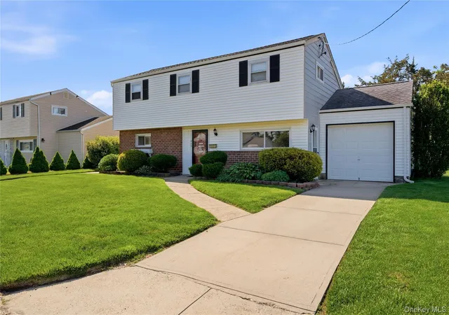 2nd image of 802 Nebraska Ave, Bay Shore, NY 11706 | MLS# 986130