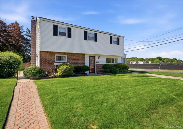 29th image of 802 Nebraska Ave, Bay Shore, NY 11706 | MLS# 986130
