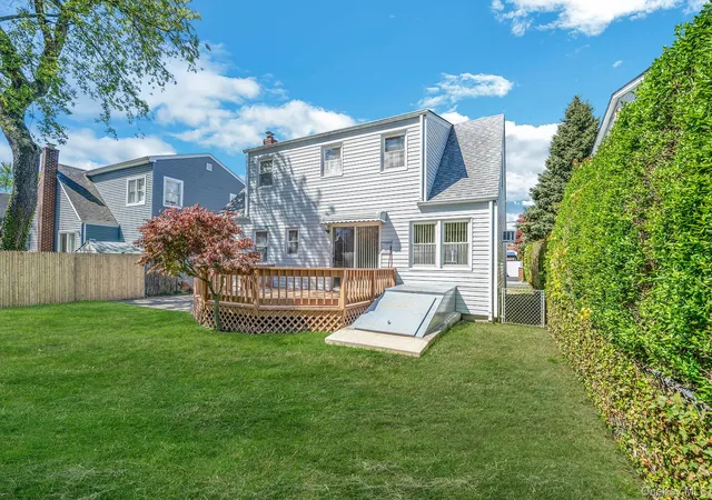 5th image of 28 Miller St #2, Glen Cove, NY 11542 | MLS# 986132