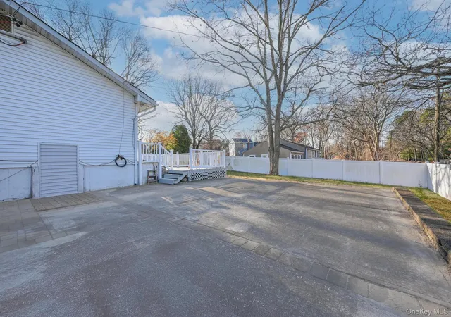 15th image of 172 Horseblock Rd, Centereach, NY 11720 | MLS# 986139